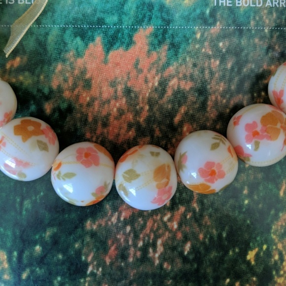 Floral Beaded Necklace - Picture 2 of 3